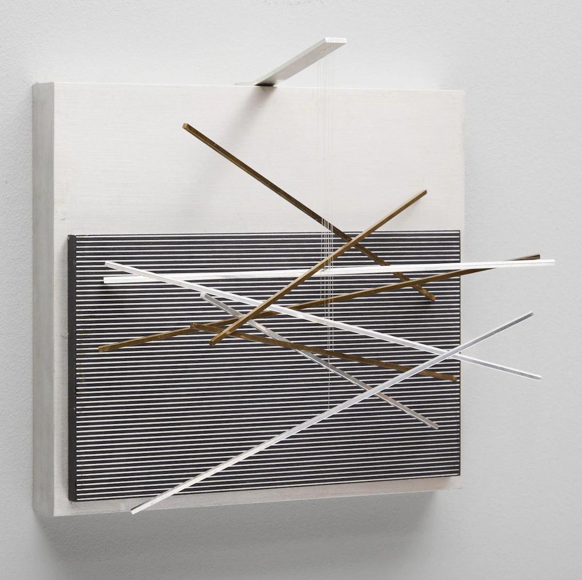 Jesús Rafael Soto, Vibrations Métalliques, silkscreen on aluminum with metal elements and nylon string - view 3